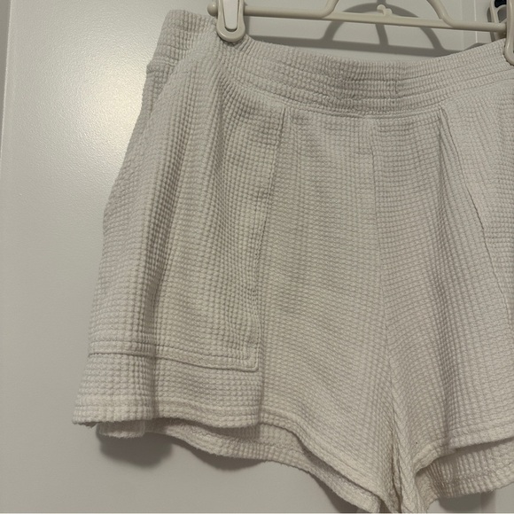 Aerie Offline White Waffle Shorts Size Medium Women’s - Picture 2 of 6